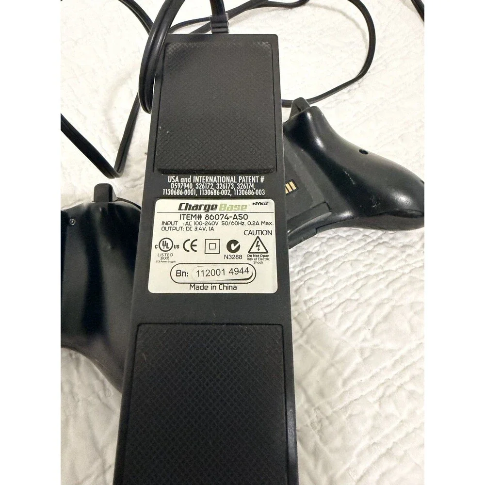 Nyko Charge Base 86100-A50 for Xbox One  includes two controllers camo black lot
